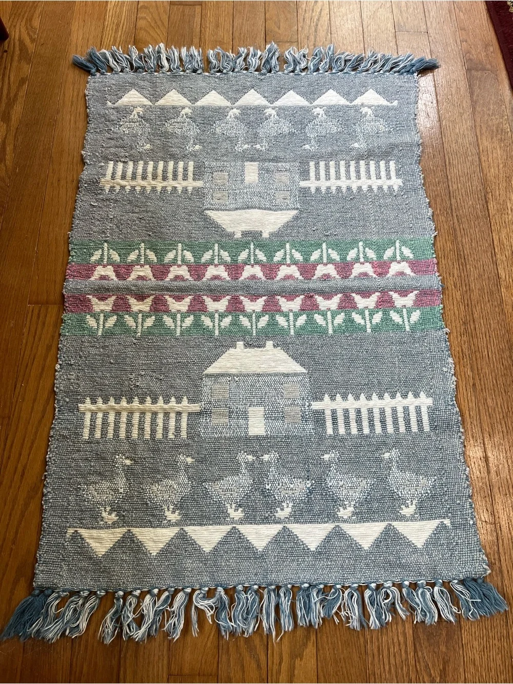 Handwoven Farmhouse Throw Rug with House, Duck & Floral Motifs - Cream & Blue